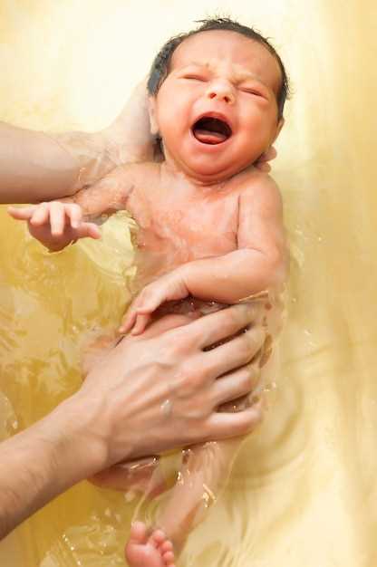 Безопасное использование вазелина и масла от потницы у новорожденных
