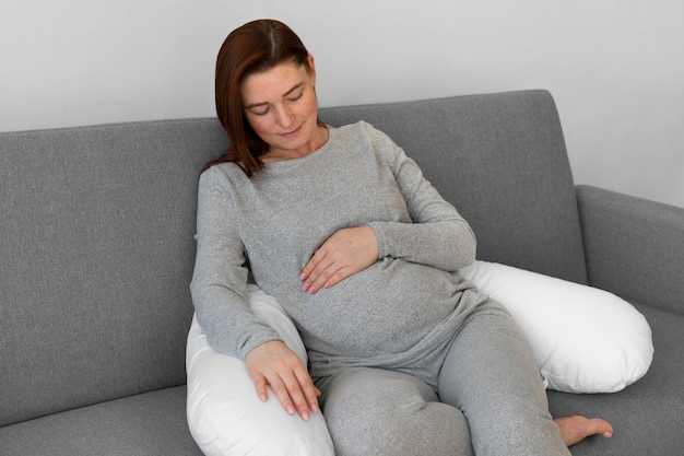 Когда начинает опускаться живот у беременных женщин?