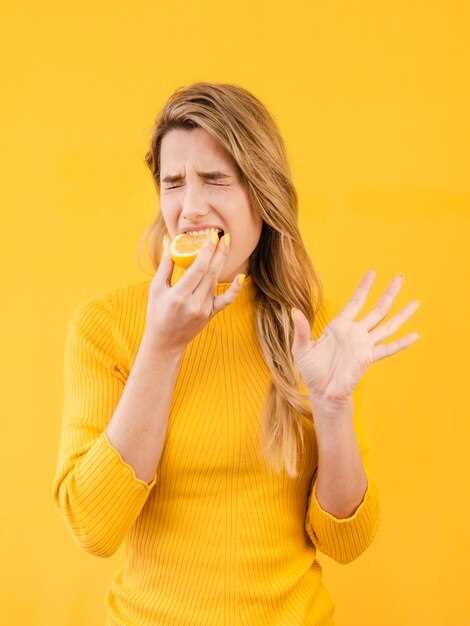 Причины трескания уголков рта и какого витамина не хватает